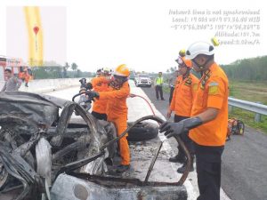 Mobil Sedan Terbakar, 4 Meninggal dan 2 Selamat