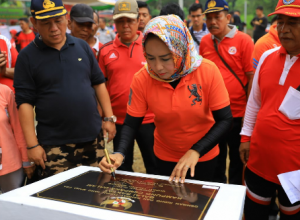 Winarti Resmikan Gedung Balai Rakyat Kampung Cempaka Dalem