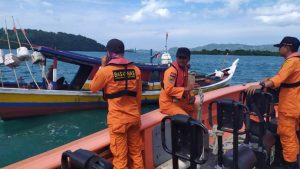 Pos SAR Bakauheni Mengevakuasi Perahu Rawe di Sekitar Perairan Pulau Sangiang