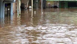 Batalkan Rapat, Anies Baswedan Instruksikan Seluruh Pegawai DKI Jakarta Tangani Banjir