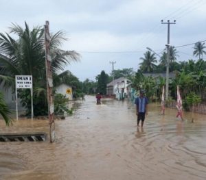 Hujan Deras Di way Lima, Genangan Air Ada Dimana-mana