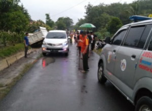 Adu Kambing! Tabrakan Dengan Truck, Penjual Tahu Tewas