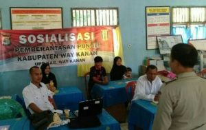 Cegah Pungli, Polsek Kasui Sosialisasi Di Sekolah