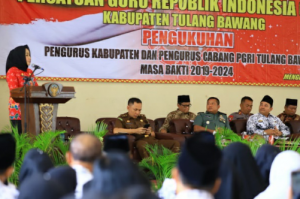 Hadiri Pengukuhan PGRI Tulang Bawang, Winarti: Teruskan Mendidik Bangsa!