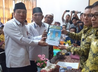 suasana pendaftaran paslon WaRu di KPU Kota Metro