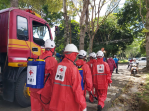 Cegah Corona, PMI Lampung Barat Bersih-Bersih Faslitas Umum