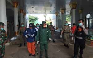 Pemkab Pesawaran Semprot Disinfektan Ke Berbagai Titik Keramaian