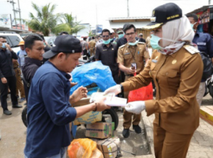 Winarti Pimpin Penyemprotan Disinfektan Di Tulang Bawang