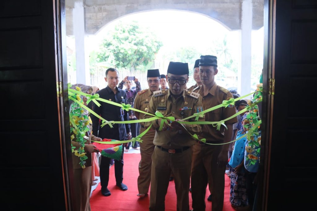 Raden Adipati Surya resmikan masjid baru di kampung tangkas, Kasui