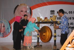 Heriyati Pairin Buka Seminar Dan Lomba Make Up