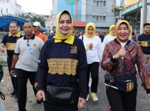 Gubernur Arinal dan Wakil Gubernur Nunik Lepas Ribuan Peserta Jalan Sehat HUT Bukit Asam