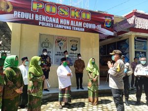 Bersama Muslimat NU, Nessy Mustafa Serahkan Bantuan Ke Posko Covid-19 Polres Lampung Tengah