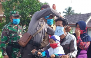 Polsek, Koramil Dan SDN 1 Pisang Baru Gelar Bakti Sosial