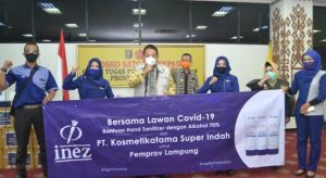 Tim Gugus Tugas Penanganan Covid-19 Provinsi Lampung Terima Bantuan Sosial Handsanitizer