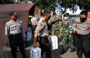 Dapur Umum TNI-Polri-Pemda Provinsi Lampung Rutin Bagikan Nasi Kotak untuk Berbuka Puasa