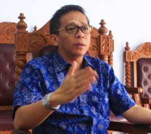 Pemerintah Pusat Ngotot Datangkan 500 TKA? Ketua DPRD Sulawesi Tenggara Ancam Pimpin Demo!