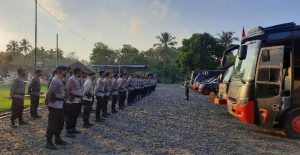 Brimob Turut Amankan Aksi Unjuk Rasa terkait RUU HIP di Kantor DPRD Lampung Utara