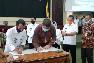 Sekprov Lampung Hadiri Penandatanganan Adendum Jamkesda 2020