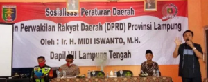 Di Tanggul Angin, Midi Iswanto Sosialisasikan Perda