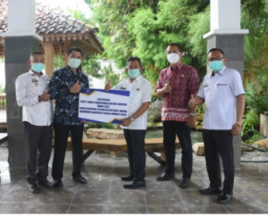 Bank Lampung KCP Daya Murni Serahkan CSR Ke Pemkab Tubaba