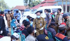 Adipati Salurkan BST APBD di Pakuan Ratu dan Negeri Agung