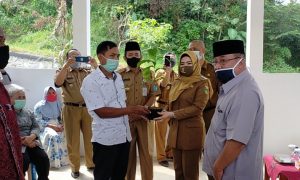 Bupati Serahkan Bantuan kepada Petani Kopi, Lada dan Kakao di Tanggamus