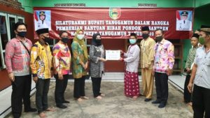 Bupati Tanggamus Silaturahmi dan Serahkan Bantuan ke Sejumlah Pondok Pesantren