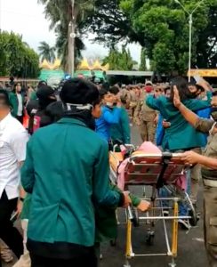 Demo Tolak Omnibus Law Lampung Ricuh! Puluhan Mahasiswa Alami Luka-Luka