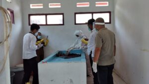 Inafis Polres Tanggamus Bersama RSUD-BM Identifikasi Temuan Mayat di Sungai Bulok