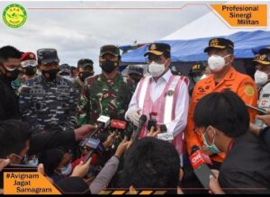 Panglima TNI, Menhub, dan Kabasarnas ke Lokasi Pesawat Sriwijaya SJ182 Jatuh