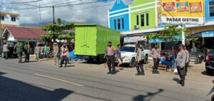 Tim Gabungan Tindak 254 Pelanggar Masker di Pasar Gisting