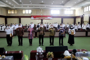 Sekda Lampung Serahkan SK Pegawai P3K Pemprov Lampung