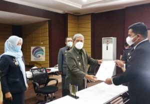 Loekman Serahkan SK Pengangkatan Tenaga PPPK Lampung Tengah
