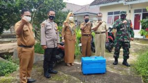 Hari Kedua, Polres Tanggamus dan TNI Kawal Distribusi Vaksin ke 13 Puskesmas