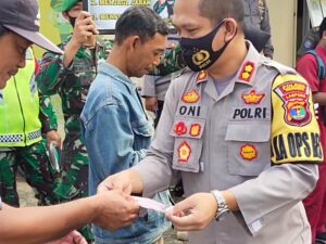Kapolres Tanggamus Pimpin Operasi Yustisi di Pulau Panggung