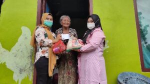 Anggota PWI dan IKWI Tanggamus Berbagi Dalam Rangkaian HPN