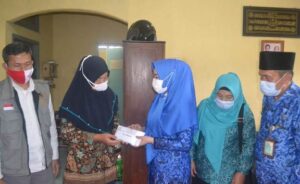 Bupati Bersama Baznas Serahkan Bantuan di Tiga Kecamatan