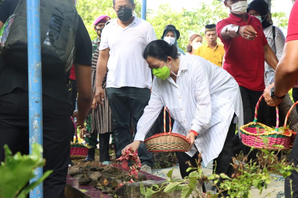 Ketua DPR RI diberi Gelar Adat Ratu Mustika Kartadilaga