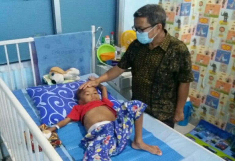 Fraksi PKS DPRD Lampung Santuni Anak Penderita Tumor