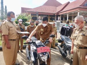 Asiik….Musa Ahmad Bagikan Randis untuk Petugas Dinas Pertanian Lampung Tengah