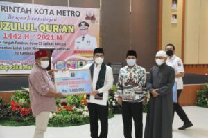 Peringati Nuzulul Qur’an, Walikota Metro Santuni Kematian Warga yang Terkonfirmasi Covid-19