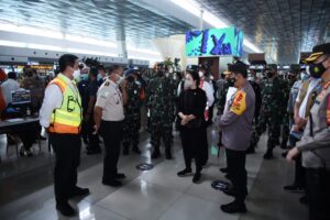 Tinjau Larangan Mudik di Bandara Soetta, Puan: Jangan Sampai Kecolongan