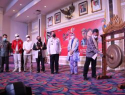 Buka Grand Final Talent Hunting Bagimu Negeri,  Sekda Lampung Pukul Gong