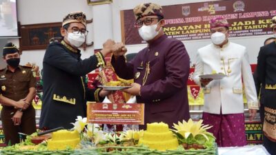 HUT ke-75, Bupati dan Wakil Bupati Lampung Tengah Hadiri Rapat Paripurna Istimewa