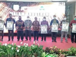 Bupati OKU Sabet Penghargaan Sahabat Pers dari SMSI Sumsel