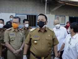 Arinal Serahkan Program Stimulus  Bansos