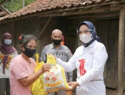 Jumat Barokah, TP PKK Lampung Terima Paket Bantuan