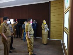 Kepada Gubernur Lampung, Musa Ahmad Pamerkan Ruang Pusat Penanganan Covid-19 di Lampung Tengah