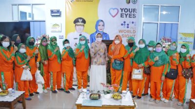 Riana Buka Pemeriksaan 1000 Mata di RS Abdul Moloek