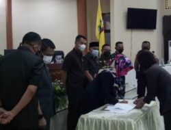 Bupati dan Wakil Bupati Tanggamus Ikuti Rapat Paripurna DPRD Dengan Tiga Agenda